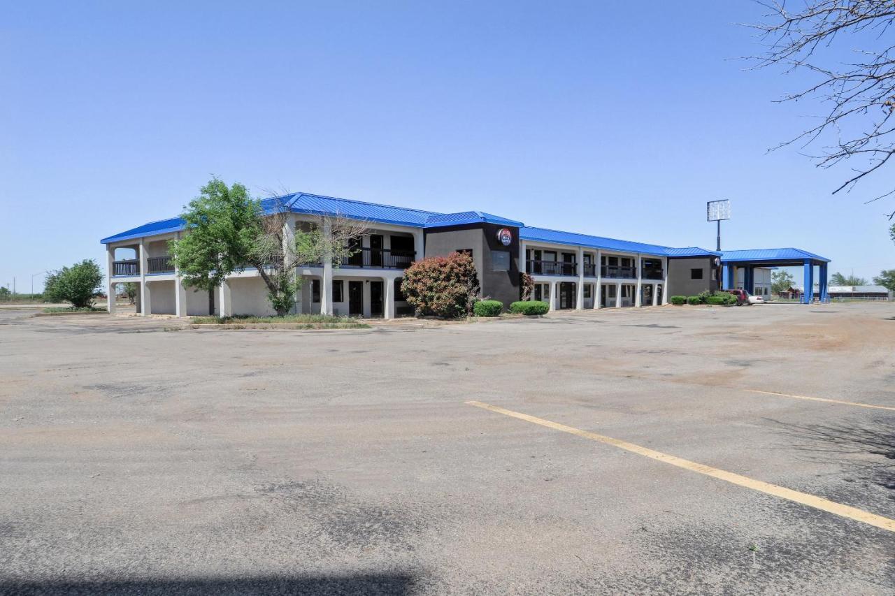 Lonestar Inn & Suites, Erick Ok Hwy 40 By Oyo Bagian luar foto